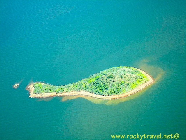 Lake_Argyle_little_island