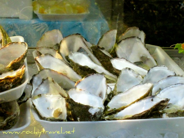 Oysters at Mindil Beach Market oystersbarmindil